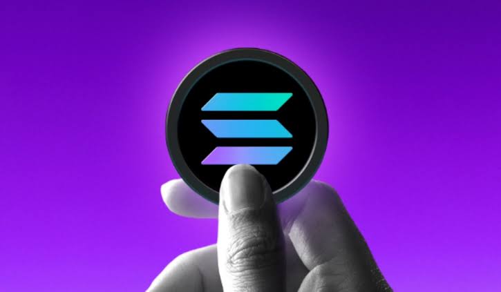 Solana ETF Kararı Ekim’e Ertelenirken Akıllı Paranın Toplandığı İddia Edilen 5 Coin