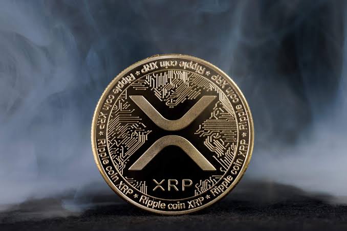 XRP Balinaları Satışa mı Geçti? Topluluk Larsen’in Karını Konuşuyor