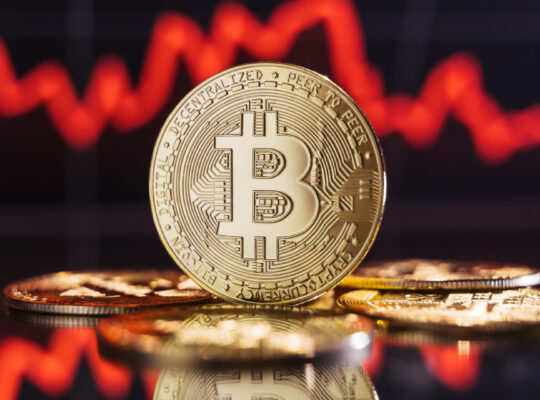 Bitcoin Yedi Ayın En Düşük Seviyesinde: Küresel Riskten Kaçış Kriptoyu Sert Vurdu