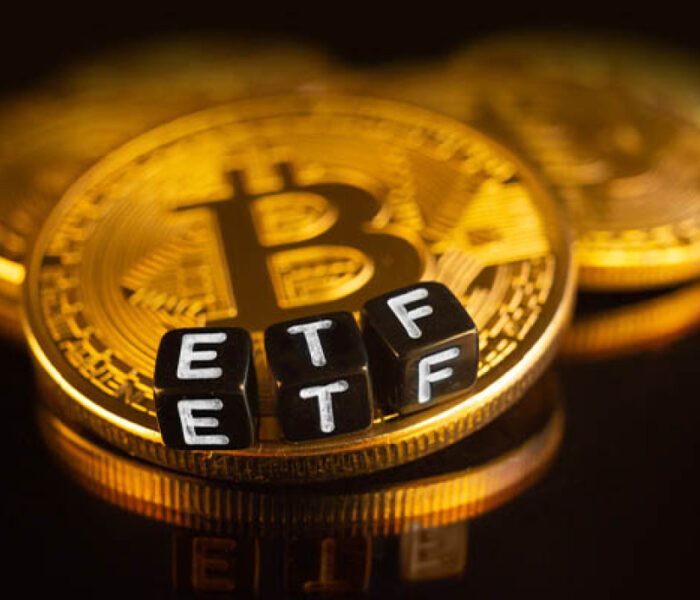 Blomberg Analistinin Bitcoin ETF Yorumu, Korkulacak Bir Durum Var Mı? XRP ETF Yolda Mı?