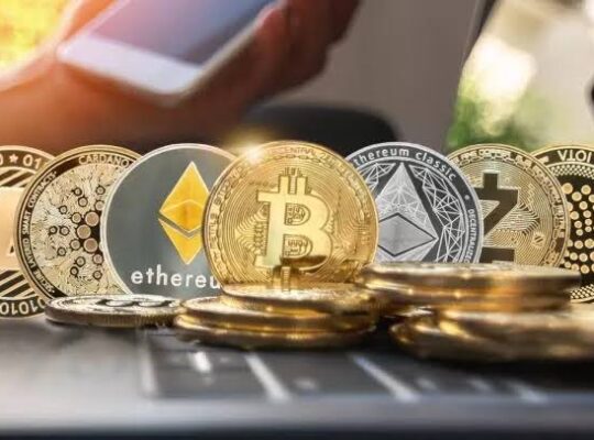 Yatırımcılar Bitcoin ve Bu 6 Altcoin’i Konuşuyor: Sürpriz Bir İsim Var