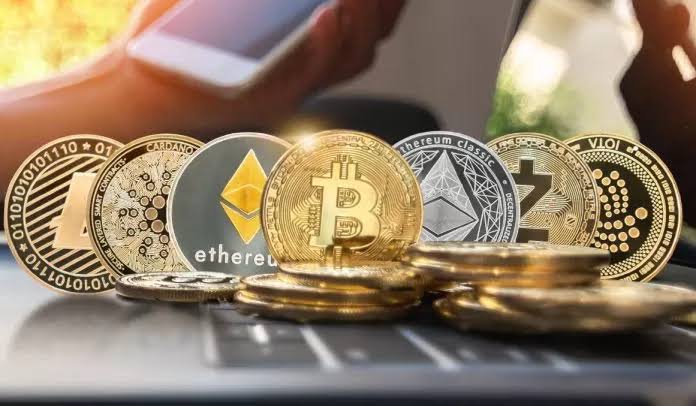 Yatırımcılar Bitcoin ve Bu 6 Altcoin’i Konuşuyor: Sürpriz Bir İsim Var